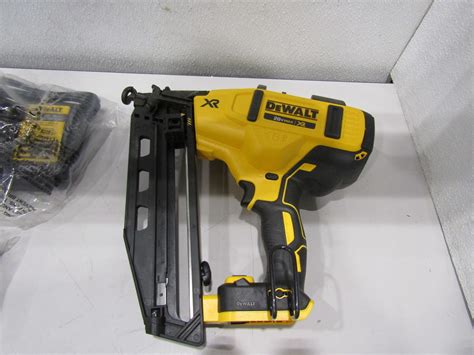 DeWalt DCN660D1 20V Max 16 Gauge Angled Cordless Finish Nailer Kit EBay