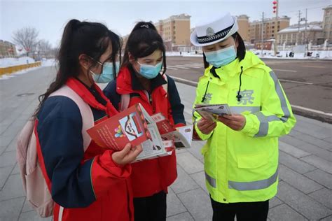 昭苏交警开设校外“马路课堂”