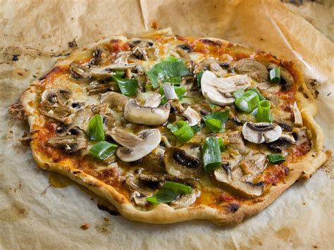 Pizza Mit Champignons Rezept Eat Smarter