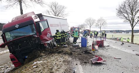 79 Jähriger stirbt bei schwerem Unfall auf B32 bei Bad Saulgau