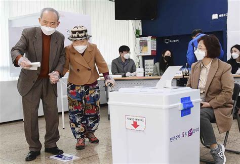 【フォトギャラリー】ソウル・釜山市長選、投票開始 保守系野党が優勢維持 産経ニュース