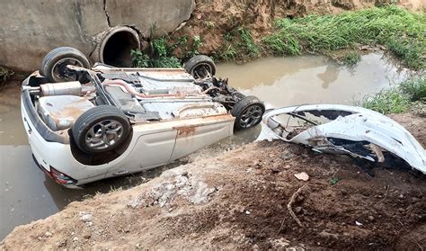 Carro Tomba E Cai Em Vala Ap S Colis O Outro Em Sinop Acidente