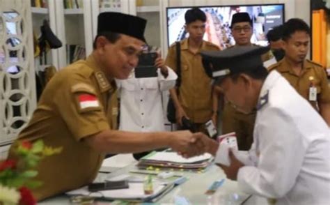 Abah Zairullah Lantik Kades Baroqah Dan Wiritasi Aktualkalsel