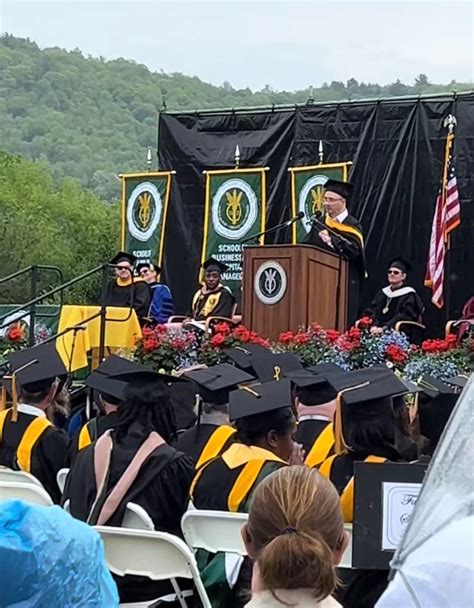 Blues Clues Star Steve Burns Delivers Nostalgic Commencement Speech