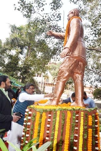 Jharkhand Cm Hemant Soren Pays Tribute To Netaji Subash Chandra Bose On