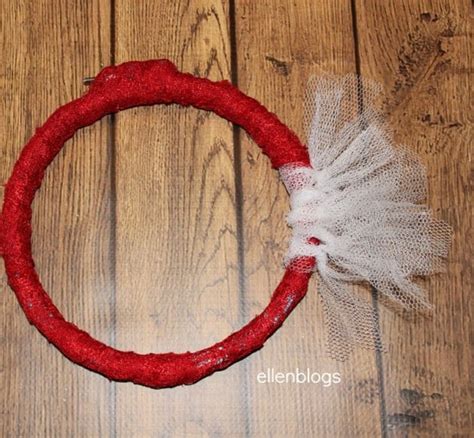 How To Make A Wreath Without A Wreath Form Easily