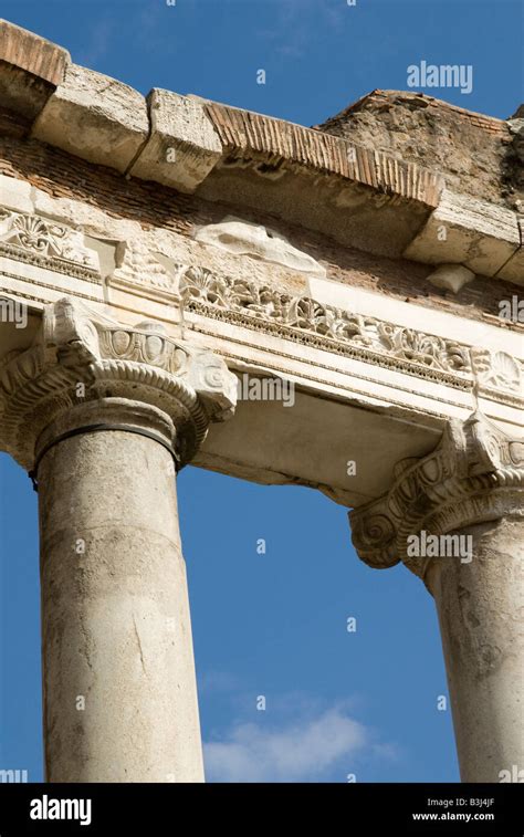 Ocho columnas dóricas sobreviviente del templo de Saturno en el Foro