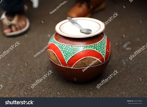 Traditional Zulu Beer Pot Stock Photo 292679480 - Shutterstock