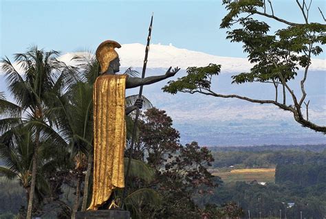 King Kamehameha statue's spear found in overgrowth on banks of channel | CTV News