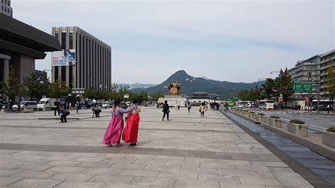Gwanghwamun Square & getting there | KoreaToDo