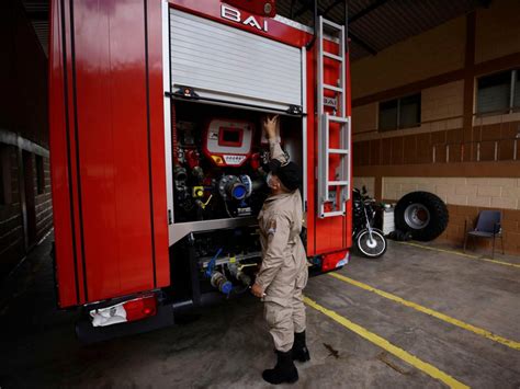 Cuáles son los pasos y requisitos para ser un bombero voluntario en la