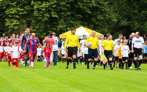 F R Den Guten Zweck Fc Bayern Gegen Vfl Friends Oberhessen Live