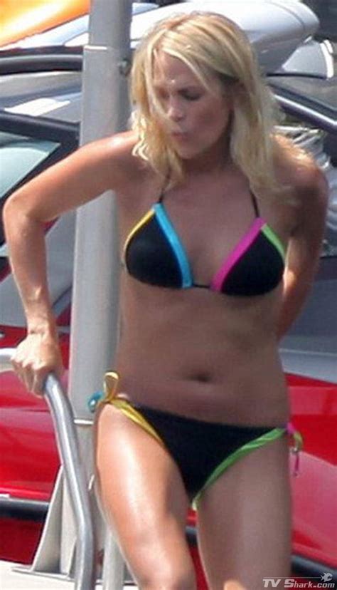 Carrie Underwood Carrie Underwood Bikini