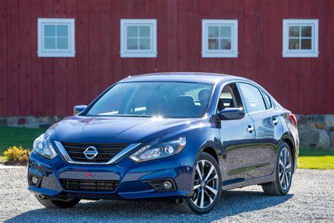 2016 Nissan Altima SR Review