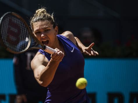 Simona Halep eliminată de la turneul Madrid Open de Ons Jabeur