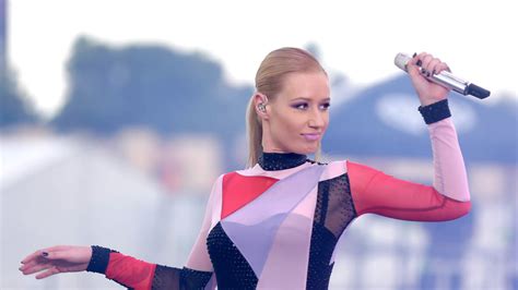 Iggy Azalea Splits Her Pants And Gets Kicked Off Stage In Saudi Arabia