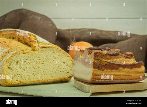 Hausgemachtes Brot im Ofen ist einfach und lecker Food Banner für Text