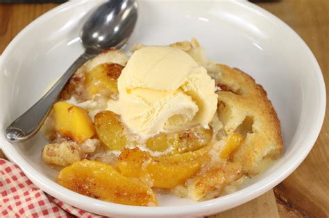 Easy Peach Cobbler Classic Recipe Video Miss In The Kitchen Aria Art