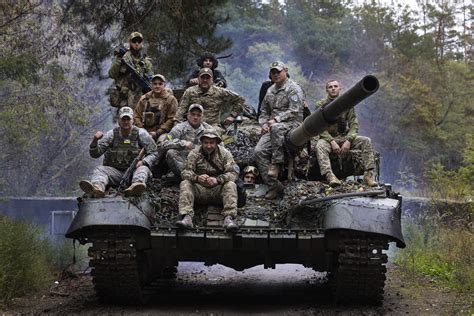 Russia Faces Imminent Defeat In Lyman As Ukraine Envelops Invaders