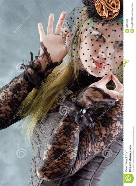 Charmes De Fille De Goth Par Le Voile Image Stock Image Du Blonde