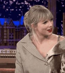 Taylor Swift Smile GIF - Taylor Swift Smile - Discover & Share GIFs