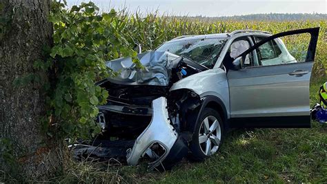 Messen 80 Jähriger bei Kollision mit Baum gestorben