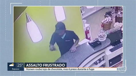 Vídeo Homem rouba loja de chocolate mas é preso durante a fuga MG1 G1