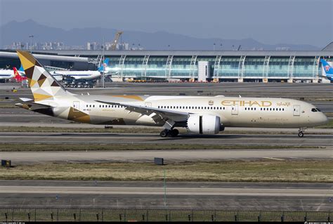 A Blu Etihad Airways Boeing Dreamliner Photo By Mr Lu Id