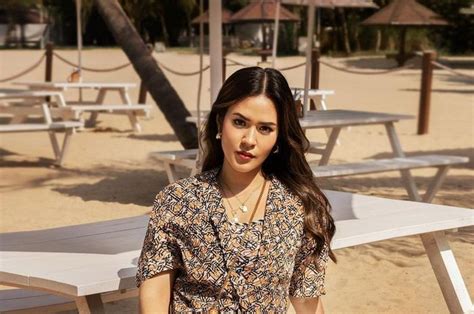 Hot Sexy Raisa Andriana Bikini Pics