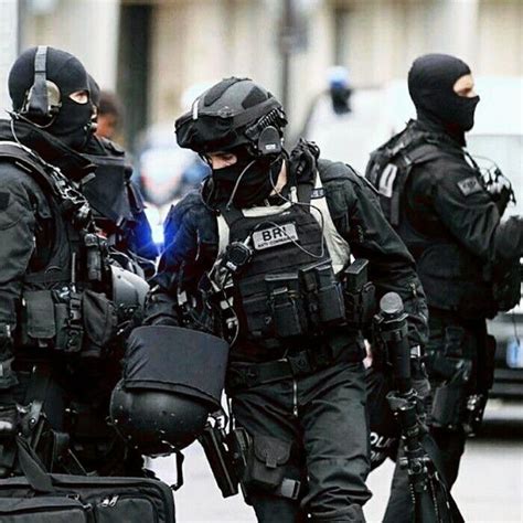 Trois opérateurs de la BRI brigade de recherche dintervention