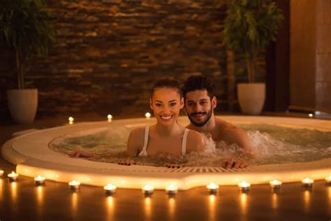 Hot tub couples Stock Photos, Royalty Free Hot tub couples Images | Depositphotos