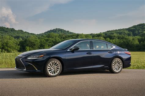 Photo Gallery: The 2019 Lexus ES 300h in Four Exterior Colors | Lexus ...