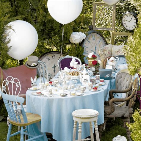 Kleine Gartenhochzeit Im Alice Im Wunderland Stil My Bridal Shower Blog