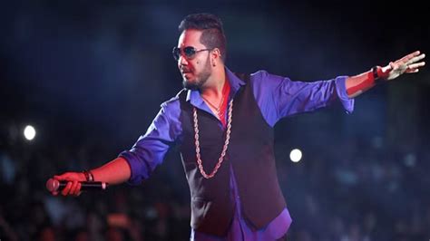 Singer Mika Singh Moves Hc To Quash Case For Forcibly Kissing