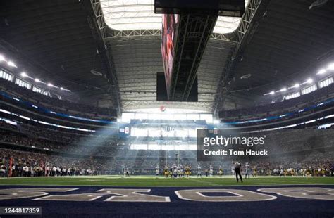 1,209 Stadium View Green Bay Stock Photos, High-Res Pictures, and ...