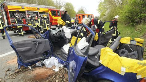 Unfall Auf Der B Bei Bergede