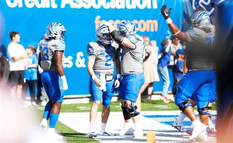 Memphis football stays in AAC title hunt, outscores USF 59-50 in back ...