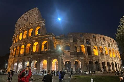 Skip The Line Colosseum Underground Night Tour: VIP Experience