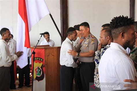 Polisi Tangguhkan 20 Orang Tersangka Kasus Makar ANTARA News