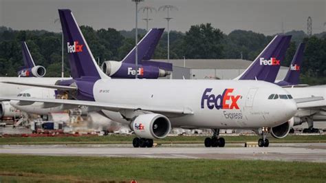 fedex express plane