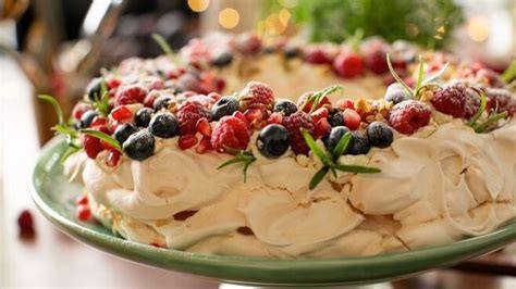 Christmas Cranachan Pavlova Wreath | PBS Food