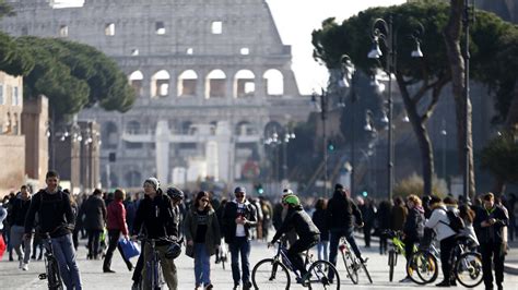 Blocco Traffico Roma Domenica Dicembre Niente Auto Nella Fascia