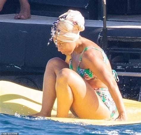 Alicia Keys Excl She Shows Off Her Amazing Abs In Bikini In Cabo San