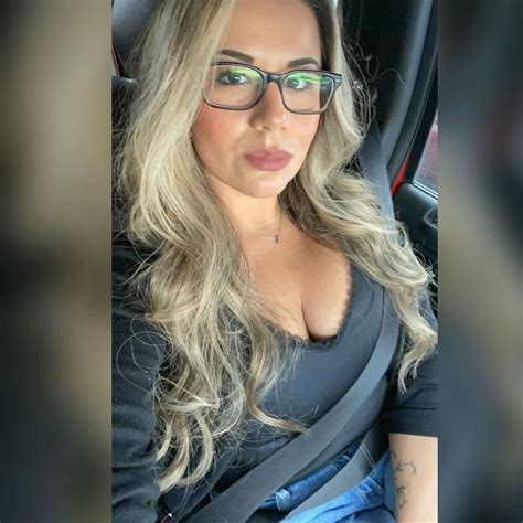 MILF In The Car Scrolller