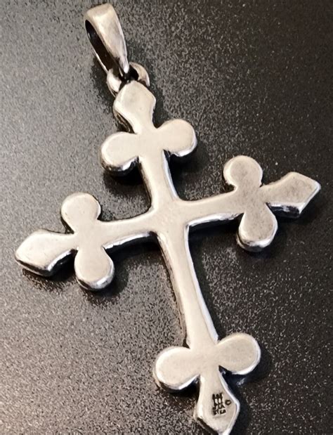 Retired James Avery Silver Hammered Fleur Cross Penda Gem