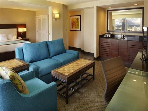 Doubletree By Hilton Alana Waikiki Hotel In Oahu Hawaii Room Deals