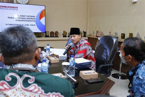 Trenggalek Terima Penghargaan Predikat Kepatuhan Standar Pelayanan