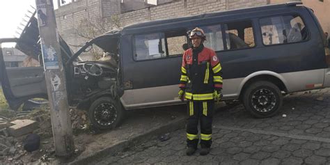 Quito Siniestro De Buseta Dejó Una Fallecida Y 12 Menores Afectados En