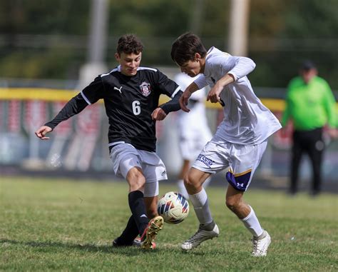 Red Devils Soccer Uses First Half Flurry To Bury Badgers Weekly Villager