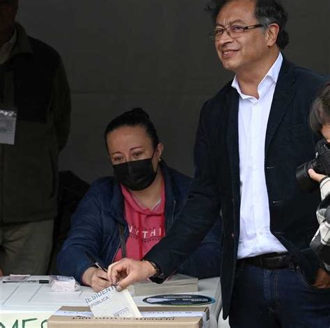 El candidato presidencial por el Partido Histórico Gustavo Petro votó